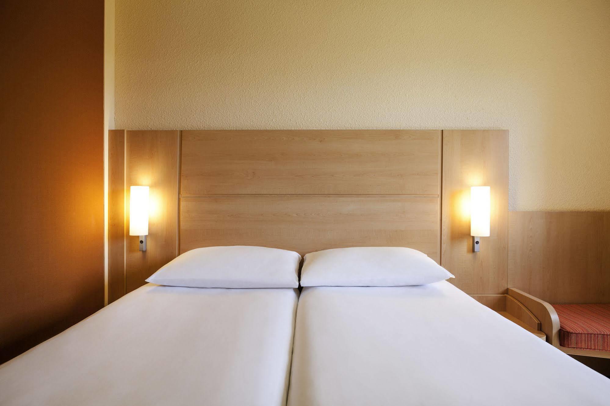 Ibis Geneve Petit Lancy Hotel Exterior photo